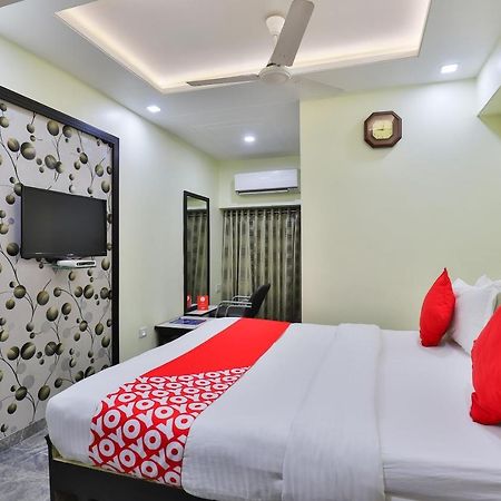 Oyo 17117 Hotel Rainbow Vadodara Exterior photo