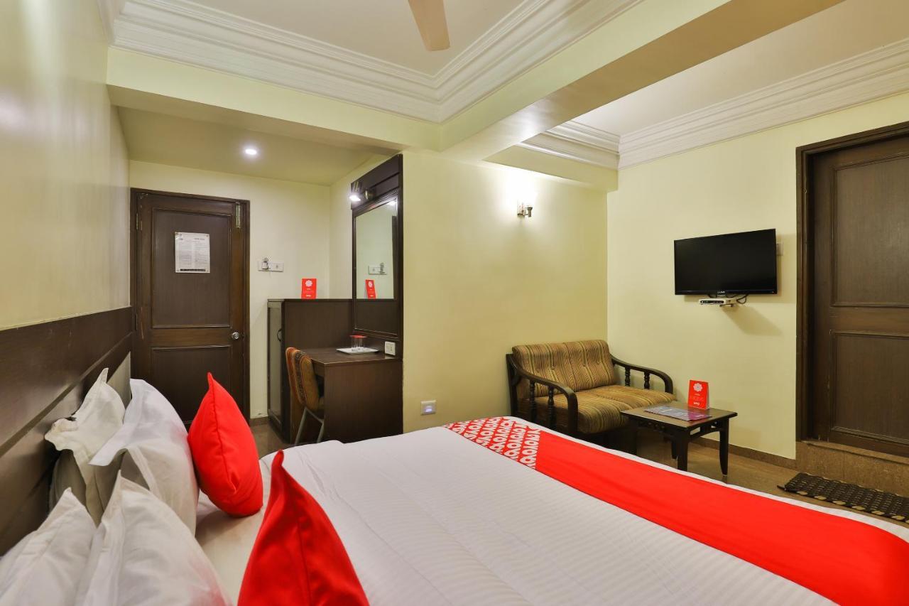Oyo 17117 Hotel Rainbow Vadodara Exterior photo