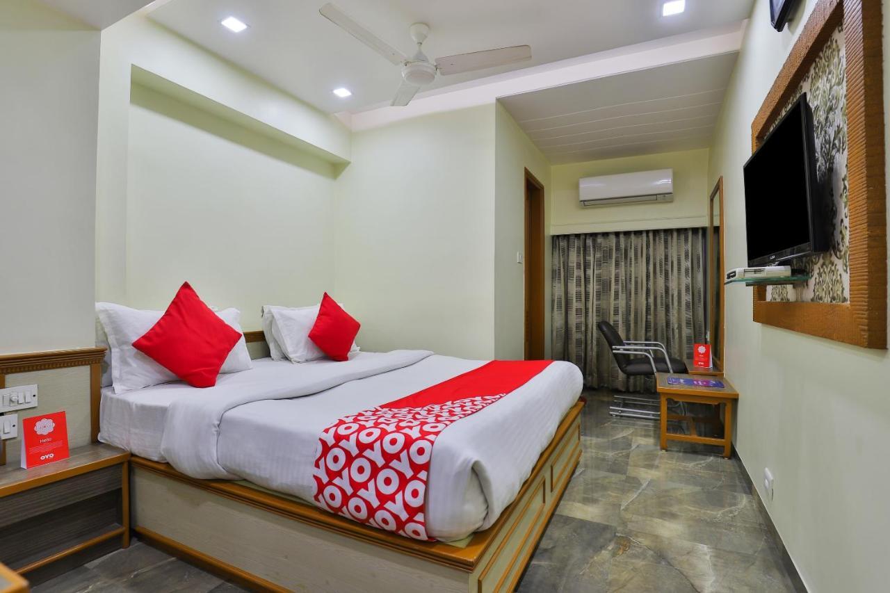 Oyo 17117 Hotel Rainbow Vadodara Exterior photo